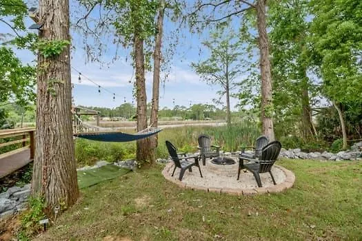 Bayou W Dock Kayaks & Fire Pit Fun Holiday home
