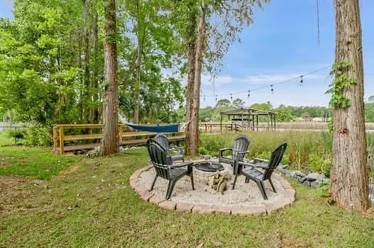 Bayou W Dock Kayaks & Fire Pit Fun Holiday home *